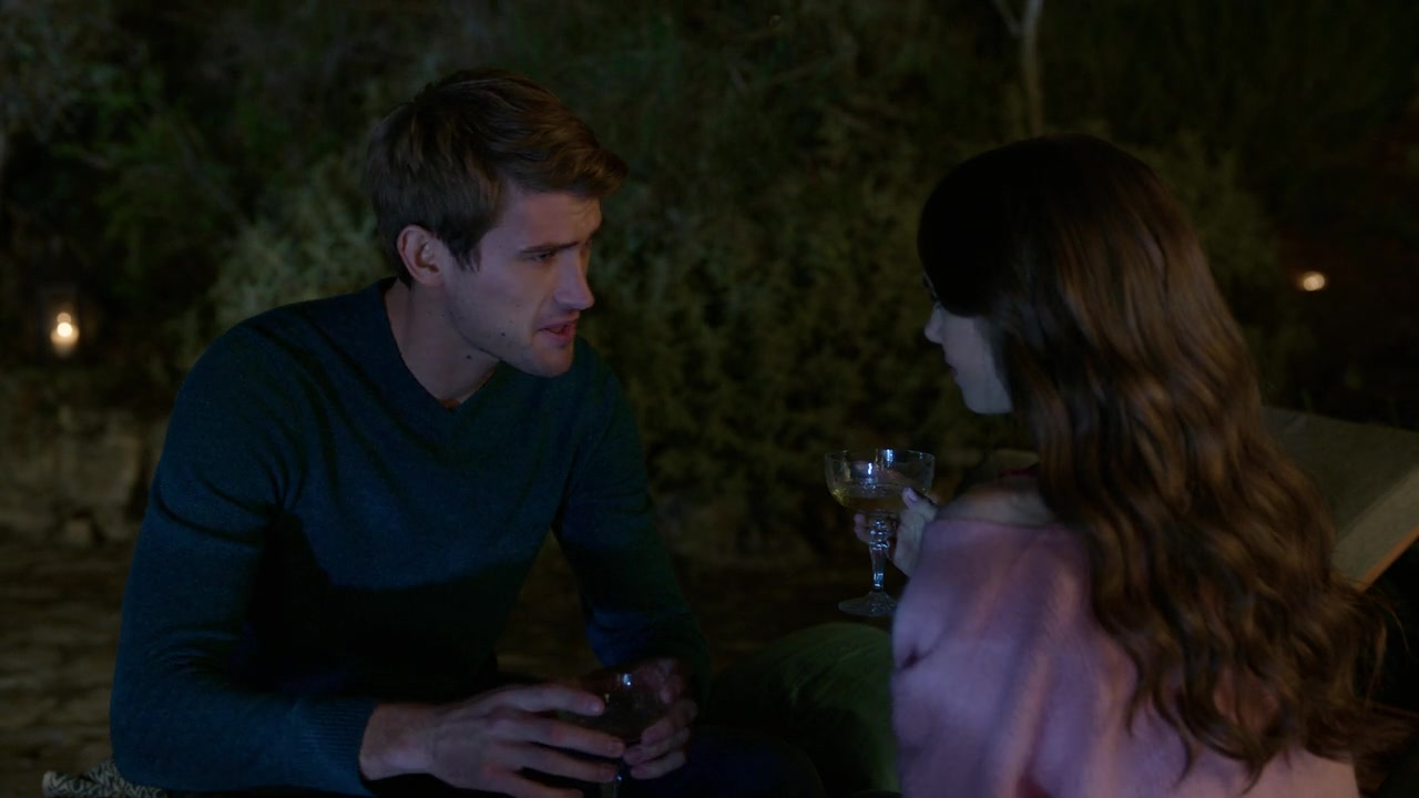 Emily_in_Paris_S01E08_Family_Affair_720p_NF_WEB-DL_DDP5_1_x264-BTN_0828.jpg