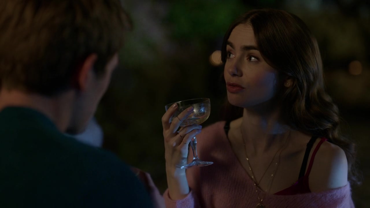 Emily_in_Paris_S01E08_Family_Affair_720p_NF_WEB-DL_DDP5_1_x264-BTN_0850.jpg