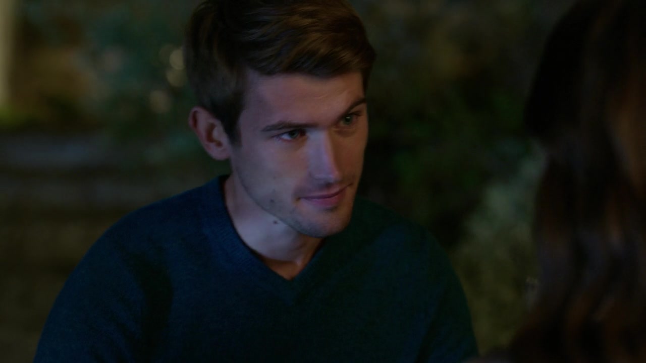 Emily_in_Paris_S01E08_Family_Affair_720p_NF_WEB-DL_DDP5_1_x264-BTN_0870.jpg