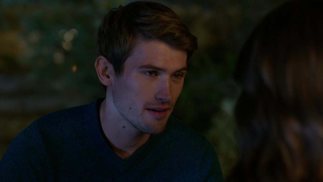 Emily_in_Paris_S01E08_Family_Affair_720p_NF_WEB-DL_DDP5_1_x264-BTN_0877.jpg