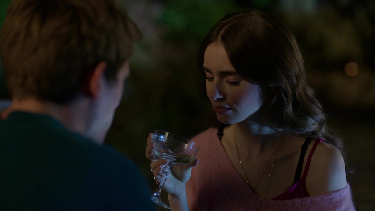 Emily_in_Paris_S01E08_Family_Affair_720p_NF_WEB-DL_DDP5_1_x264-BTN_0883.jpg