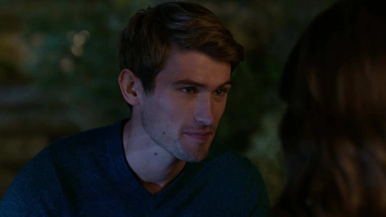 Emily_in_Paris_S01E08_Family_Affair_720p_NF_WEB-DL_DDP5_1_x264-BTN_0885.jpg