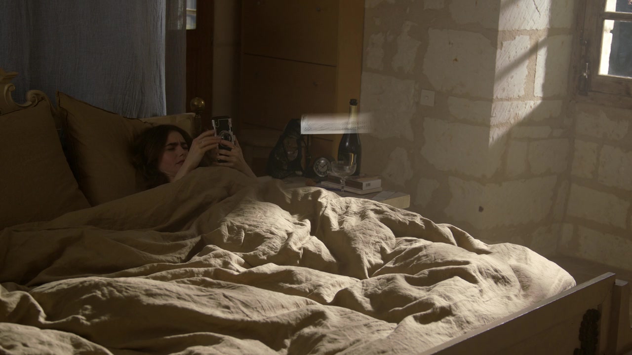 Emily_in_Paris_S01E08_Family_Affair_720p_NF_WEB-DL_DDP5_1_x264-BTN_0925.jpg