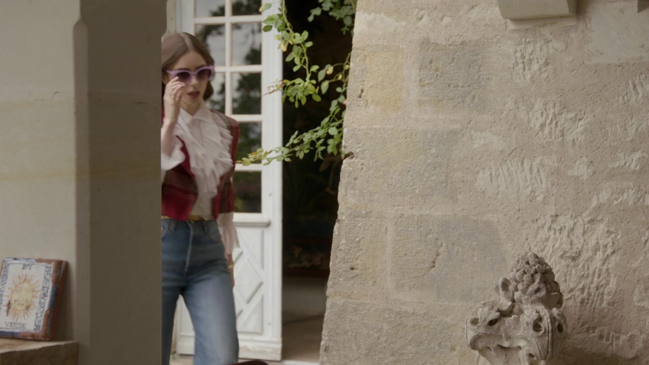 Emily_in_Paris_S01E08_Family_Affair_720p_NF_WEB-DL_DDP5_1_x264-BTN_0937.jpg Emily_in_Paris_S01E08_Family_Affair_720p_NF_WEB-DL_DDP5_1_x264-BTN_0937.jpg