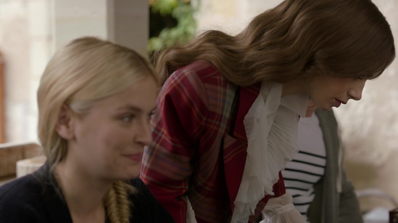 Emily_in_Paris_S01E08_Family_Affair_720p_NF_WEB-DL_DDP5_1_x264-BTN_0983.jpg