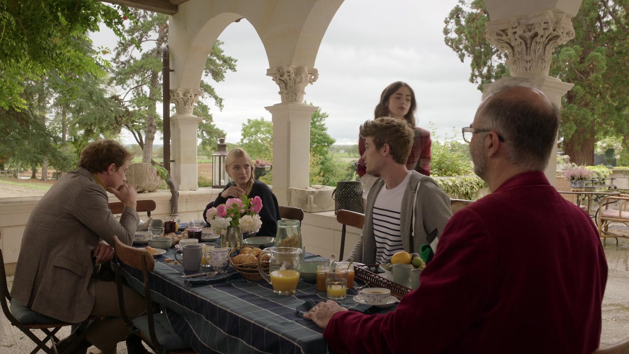 Emily_in_Paris_S01E08_Family_Affair_720p_NF_WEB-DL_DDP5_1_x264-BTN_0985.jpg