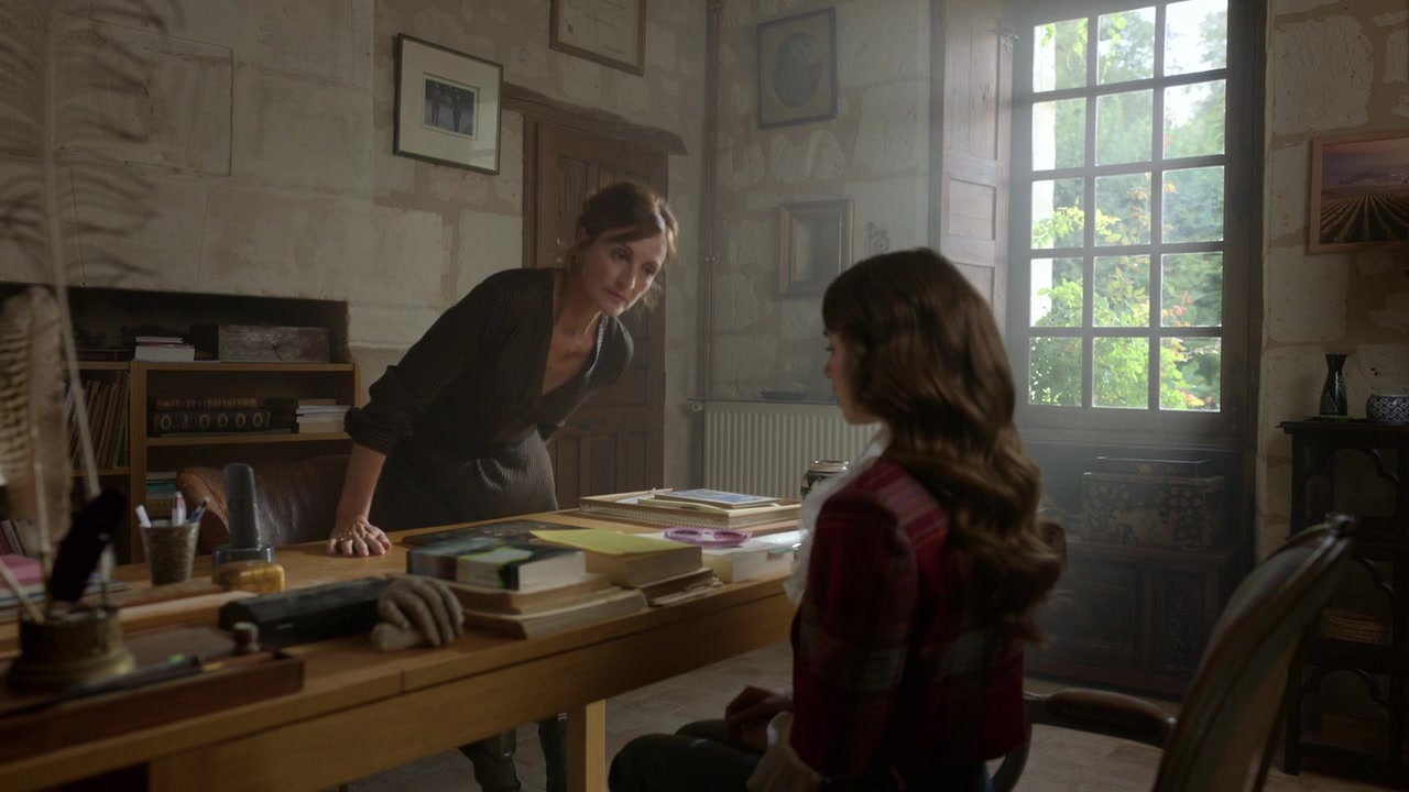Emily_in_Paris_S01E08_Family_Affair_720p_NF_WEB-DL_DDP5_1_x264-BTN_0990.jpg Emily_in_Paris_S01E08_Family_Affair_720p_NF_WEB-DL_DDP5_1_x264-BTN_0990.jpg