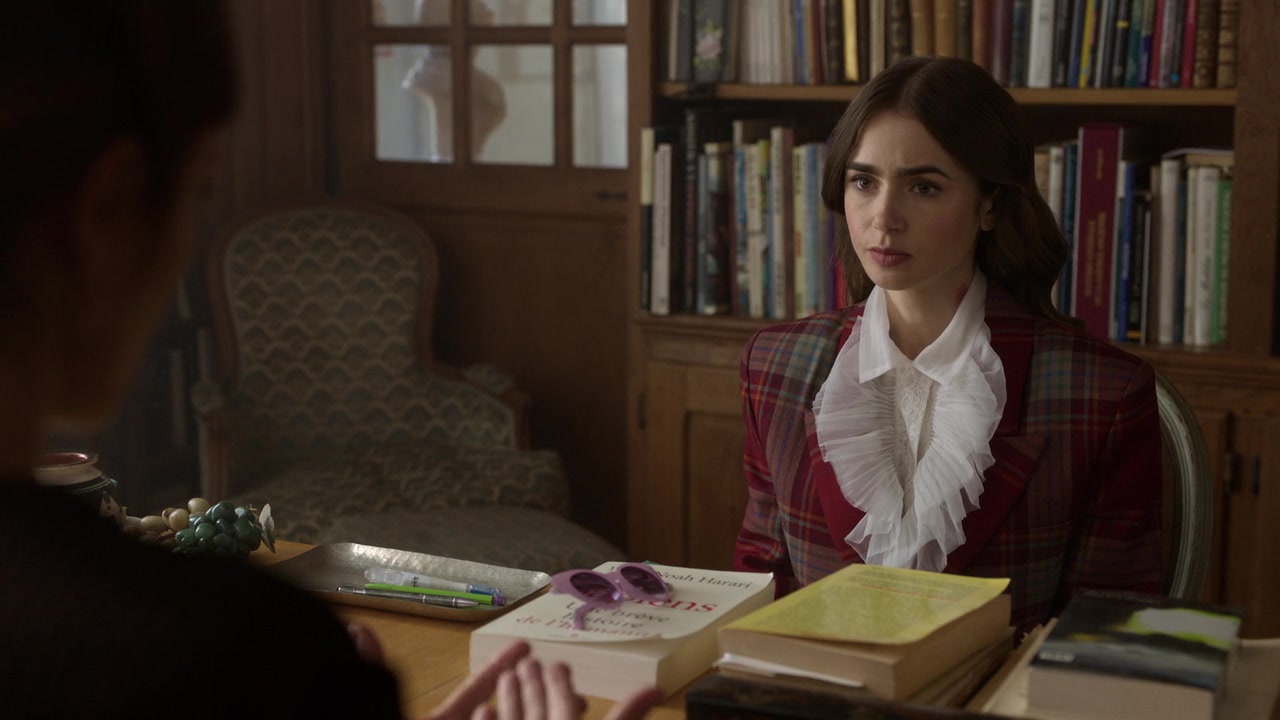 Emily_in_Paris_S01E08_Family_Affair_720p_NF_WEB-DL_DDP5_1_x264-BTN_1000.jpg