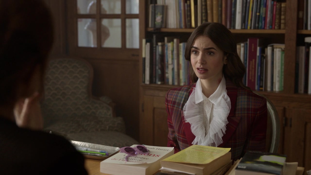 Emily_in_Paris_S01E08_Family_Affair_720p_NF_WEB-DL_DDP5_1_x264-BTN_1008.jpg