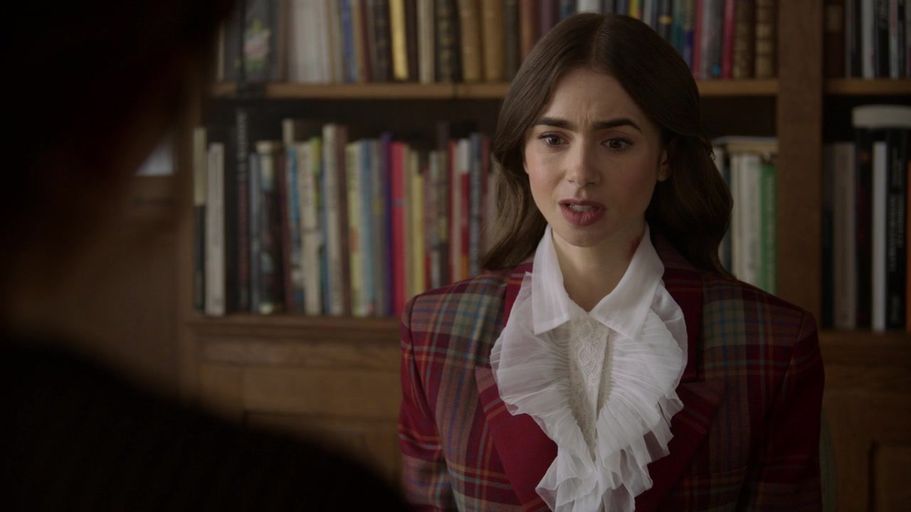 Emily_in_Paris_S01E08_Family_Affair_720p_NF_WEB-DL_DDP5_1_x264-BTN_1038.jpg