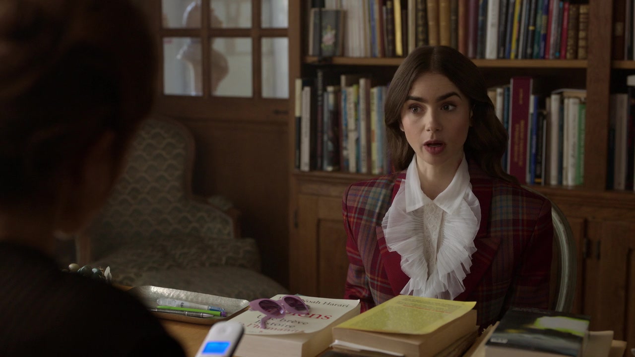 Emily_in_Paris_S01E08_Family_Affair_720p_NF_WEB-DL_DDP5_1_x264-BTN_1042.jpg
