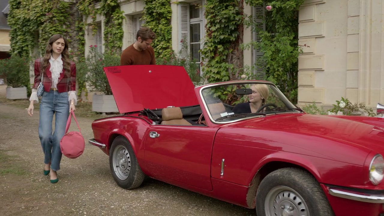 Emily_in_Paris_S01E08_Family_Affair_720p_NF_WEB-DL_DDP5_1_x264-BTN_1096.jpg