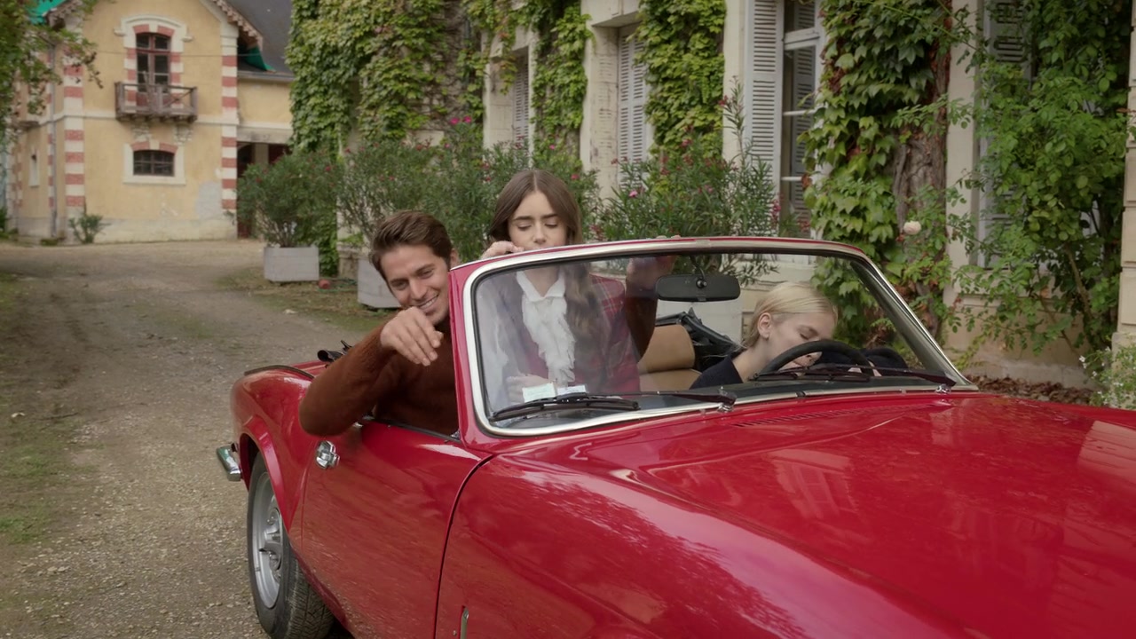 Emily_in_Paris_S01E08_Family_Affair_720p_NF_WEB-DL_DDP5_1_x264-BTN_1113.jpg