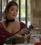 Emily_in_Paris_S01E08_Family_Affair_720p_NF_WEB-DL_DDP5_1_x264-BTN_0040.jpg