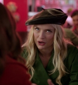 Emily_in_Paris_S01E08_Family_Affair_720p_NF_WEB-DL_DDP5_1_x264-BTN_0121.jpg