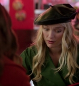 Emily_in_Paris_S01E08_Family_Affair_720p_NF_WEB-DL_DDP5_1_x264-BTN_0135.jpg