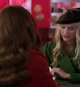 Emily_in_Paris_S01E08_Family_Affair_720p_NF_WEB-DL_DDP5_1_x264-BTN_0139.jpg