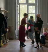 Emily_in_Paris_S01E08_Family_Affair_720p_NF_WEB-DL_DDP5_1_x264-BTN_0317.jpg