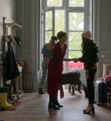 Emily_in_Paris_S01E08_Family_Affair_720p_NF_WEB-DL_DDP5_1_x264-BTN_0318.jpg