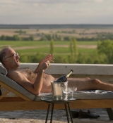 Emily_in_Paris_S01E08_Family_Affair_720p_NF_WEB-DL_DDP5_1_x264-BTN_0363.jpg