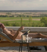 Emily_in_Paris_S01E08_Family_Affair_720p_NF_WEB-DL_DDP5_1_x264-BTN_0373.jpg