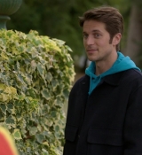 Emily_in_Paris_S01E08_Family_Affair_720p_NF_WEB-DL_DDP5_1_x264-BTN_0425.jpg