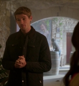 Emily_in_Paris_S01E08_Family_Affair_720p_NF_WEB-DL_DDP5_1_x264-BTN_0480.jpg