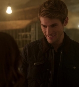 Emily_in_Paris_S01E08_Family_Affair_720p_NF_WEB-DL_DDP5_1_x264-BTN_0529.jpg