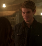 Emily_in_Paris_S01E08_Family_Affair_720p_NF_WEB-DL_DDP5_1_x264-BTN_0530.jpg