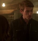 Emily_in_Paris_S01E08_Family_Affair_720p_NF_WEB-DL_DDP5_1_x264-BTN_0533.jpg