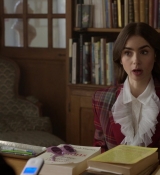 Emily_in_Paris_S01E08_Family_Affair_720p_NF_WEB-DL_DDP5_1_x264-BTN_1042.jpg