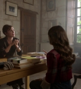 Emily_in_Paris_S01E08_Family_Affair_720p_NF_WEB-DL_DDP5_1_x264-BTN_1068.jpg