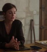 Emily_in_Paris_S01E08_Family_Affair_720p_NF_WEB-DL_DDP5_1_x264-BTN_1073.jpg