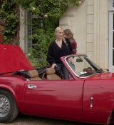 Emily_in_Paris_S01E08_Family_Affair_720p_NF_WEB-DL_DDP5_1_x264-BTN_1091.jpg