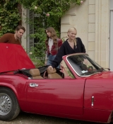 Emily_in_Paris_S01E08_Family_Affair_720p_NF_WEB-DL_DDP5_1_x264-BTN_1093.jpg