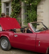 Emily_in_Paris_S01E08_Family_Affair_720p_NF_WEB-DL_DDP5_1_x264-BTN_1095.jpg