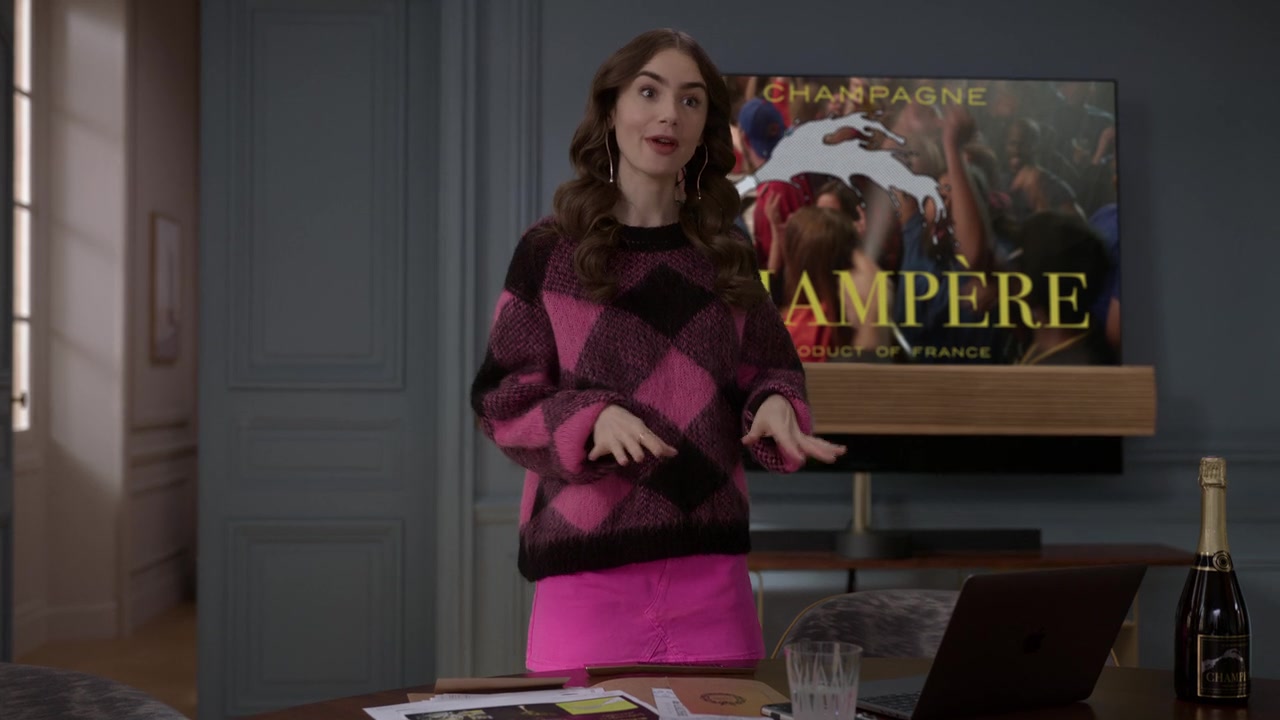 Emily_in_Paris_S01E09_An_American_Auction_in_Paris_720p_NF_WEB-DL_DDP5_1_x264-BTN_0028.jpg