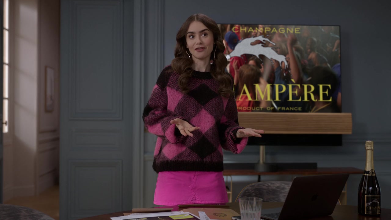 Emily_in_Paris_S01E09_An_American_Auction_in_Paris_720p_NF_WEB-DL_DDP5_1_x264-BTN_0031.jpg