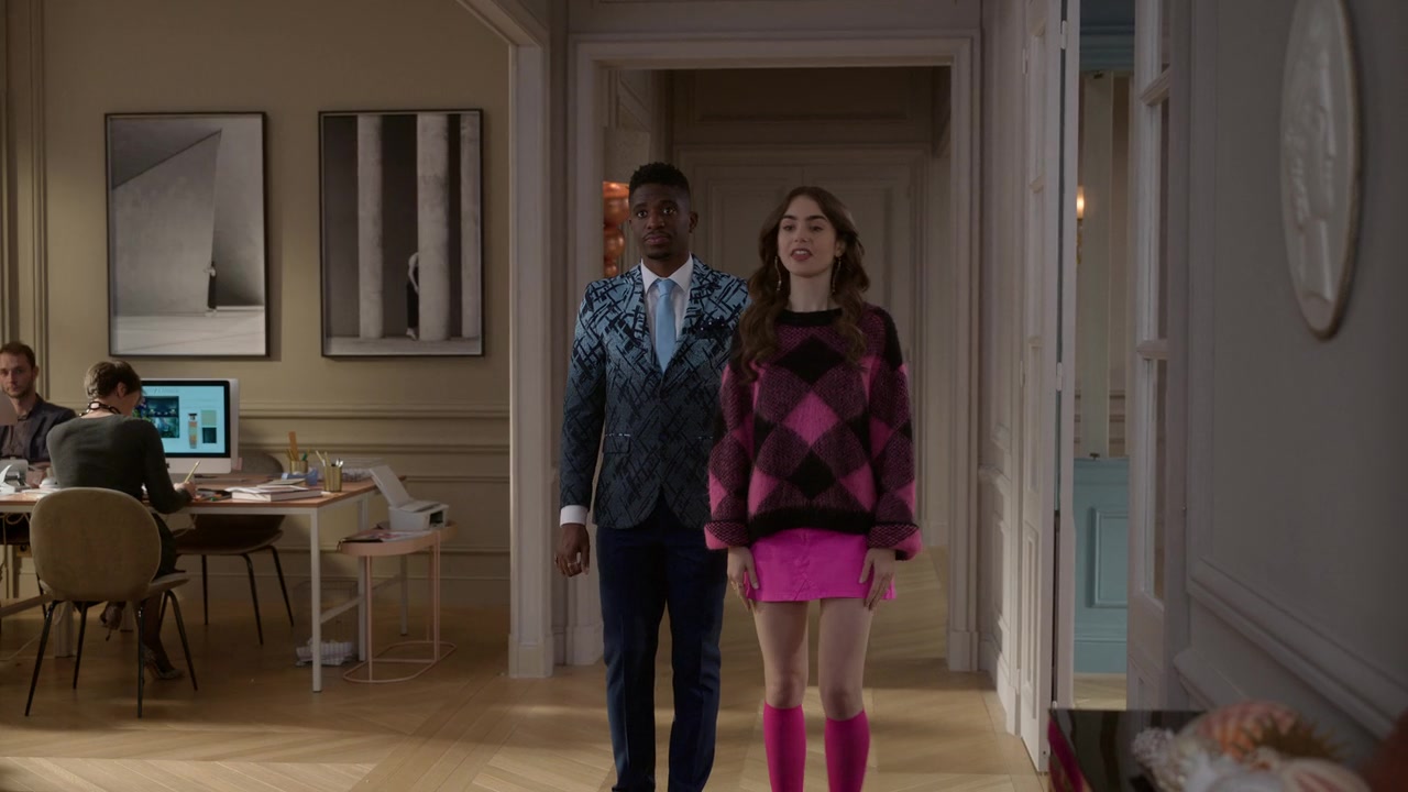 Emily_in_Paris_S01E09_An_American_Auction_in_Paris_720p_NF_WEB-DL_DDP5_1_x264-BTN_0060.jpg