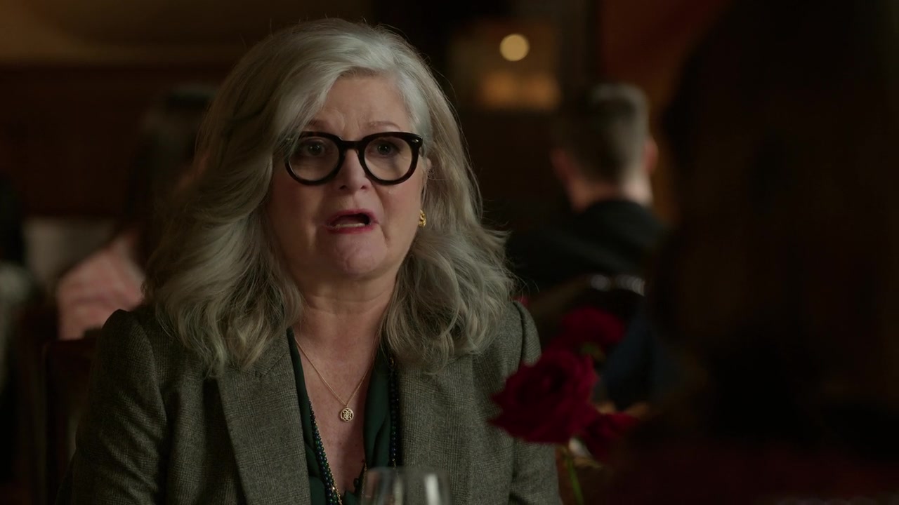 Emily_in_Paris_S01E09_An_American_Auction_in_Paris_720p_NF_WEB-DL_DDP5_1_x264-BTN_0100.jpg