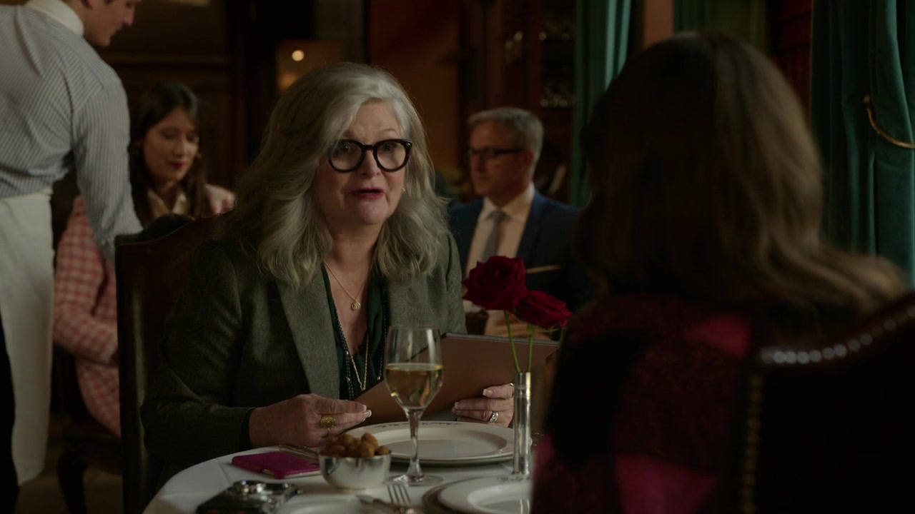 Emily_in_Paris_S01E09_An_American_Auction_in_Paris_720p_NF_WEB-DL_DDP5_1_x264-BTN_0147.jpg