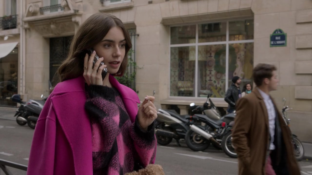 Emily_in_Paris_S01E09_An_American_Auction_in_Paris_720p_NF_WEB-DL_DDP5_1_x264-BTN_0178.jpg