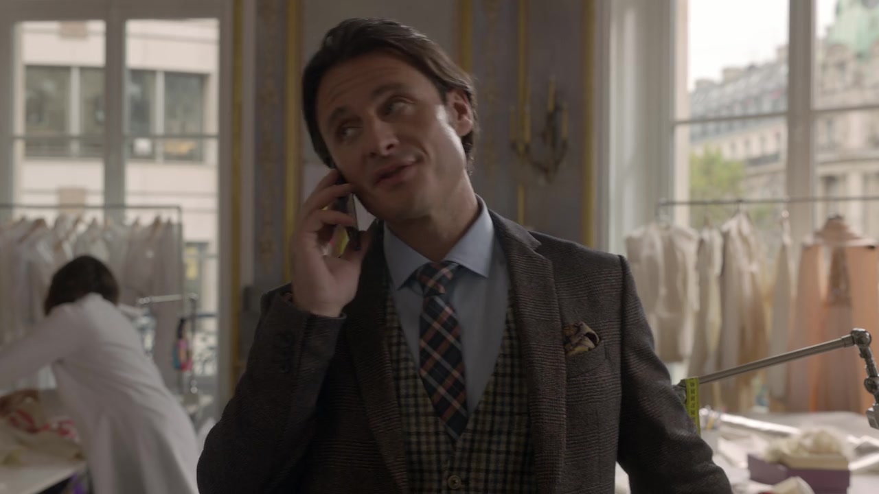 Emily_in_Paris_S01E09_An_American_Auction_in_Paris_720p_NF_WEB-DL_DDP5_1_x264-BTN_0180.jpg