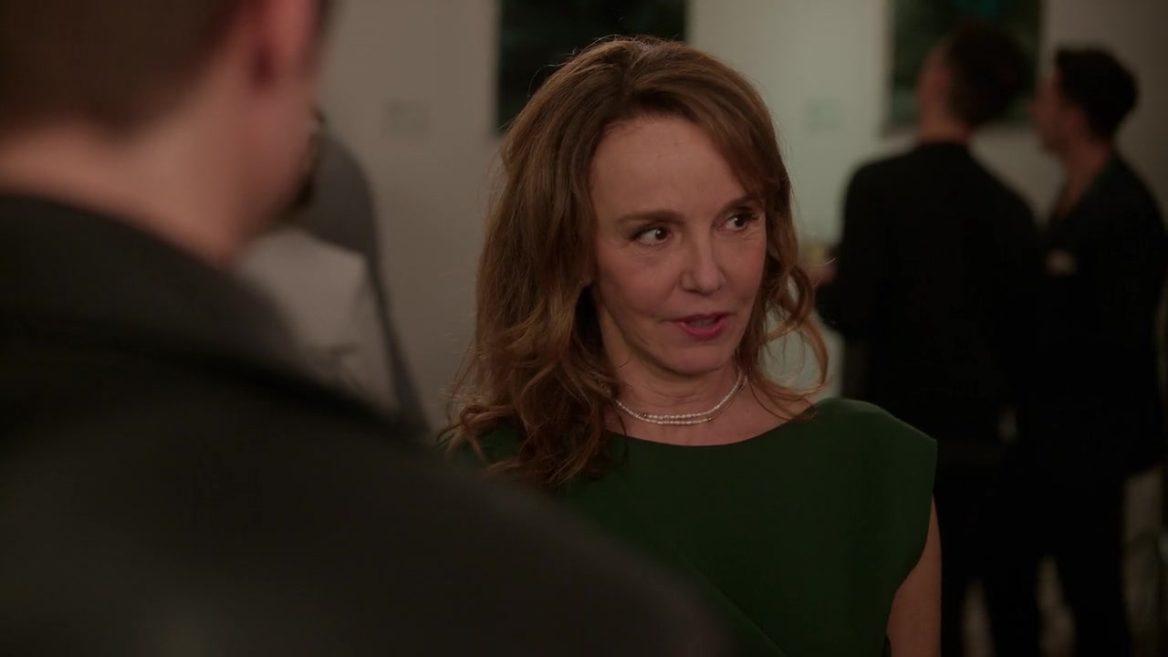 Emily_in_Paris_S01E09_An_American_Auction_in_Paris_720p_NF_WEB-DL_DDP5_1_x264-BTN_0216.jpg