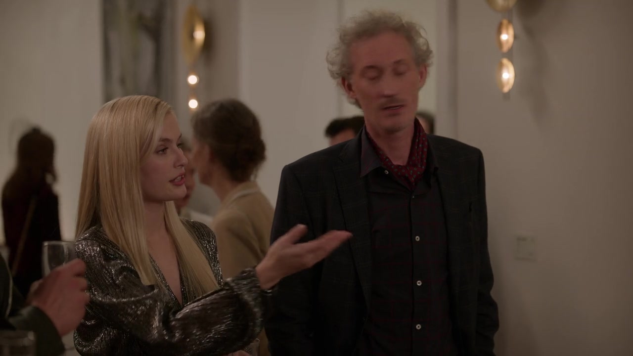 Emily_in_Paris_S01E09_An_American_Auction_in_Paris_720p_NF_WEB-DL_DDP5_1_x264-BTN_0234.jpg