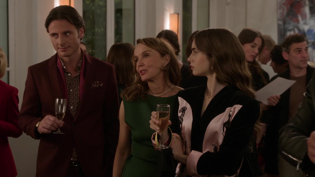 Emily_in_Paris_S01E09_An_American_Auction_in_Paris_720p_NF_WEB-DL_DDP5_1_x264-BTN_0253.jpg
