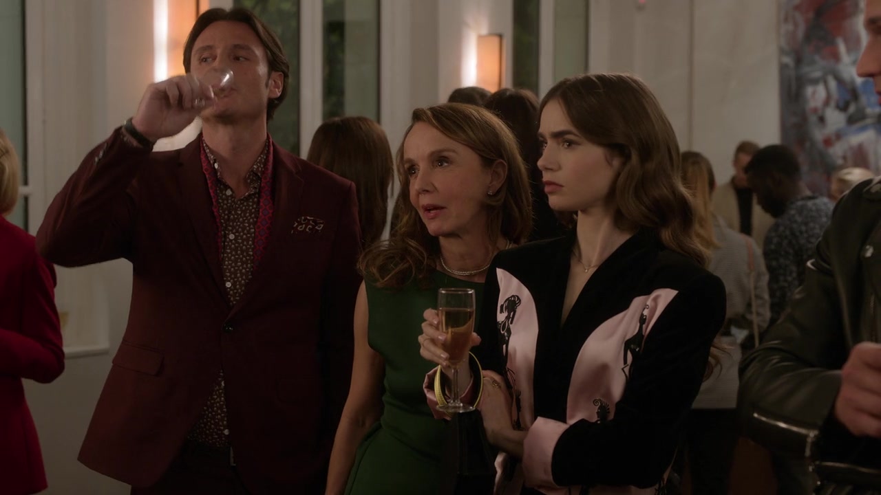 Emily_in_Paris_S01E09_An_American_Auction_in_Paris_720p_NF_WEB-DL_DDP5_1_x264-BTN_0255.jpg