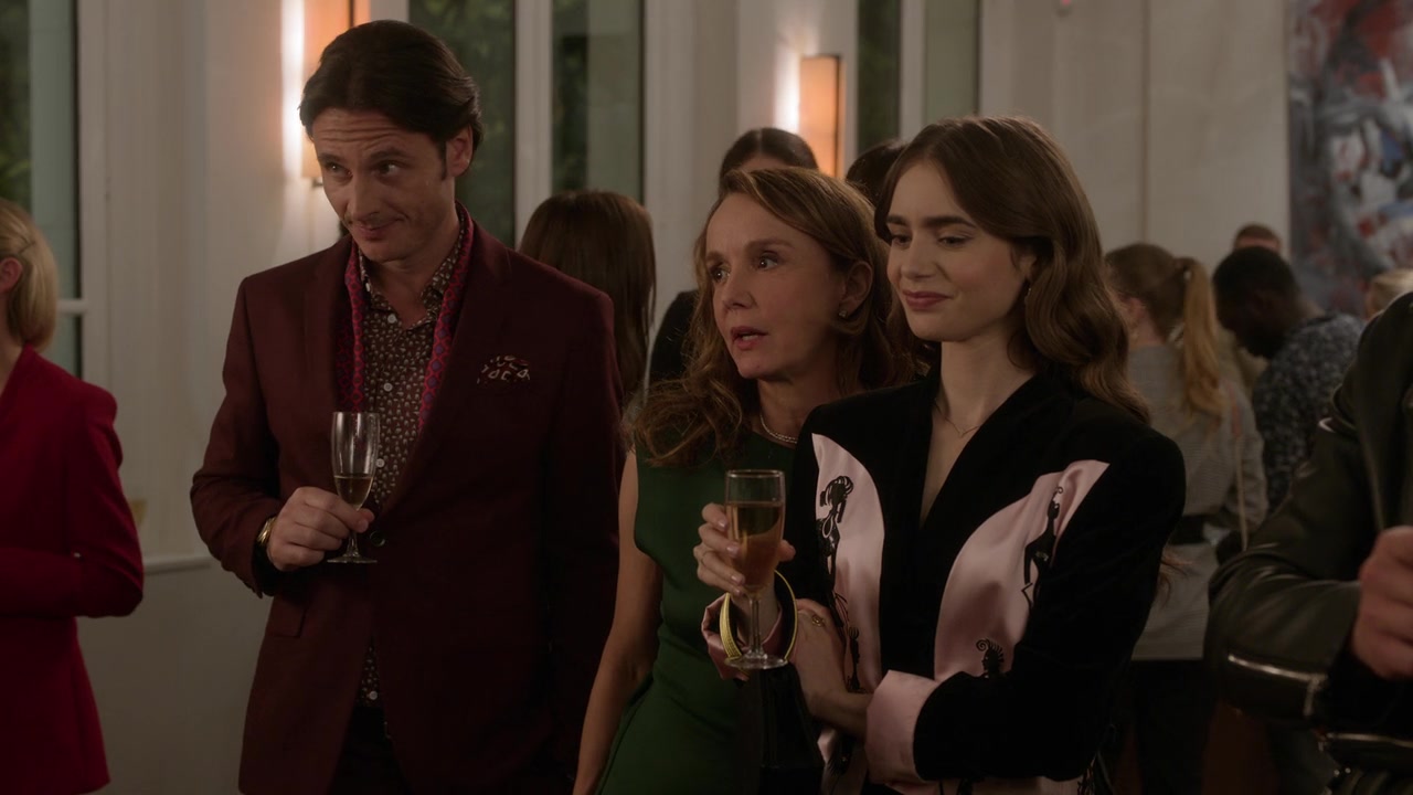 Emily_in_Paris_S01E09_An_American_Auction_in_Paris_720p_NF_WEB-DL_DDP5_1_x264-BTN_0259.jpg