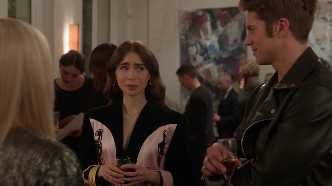 Emily_in_Paris_S01E09_An_American_Auction_in_Paris_720p_NF_WEB-DL_DDP5_1_x264-BTN_0283.jpg