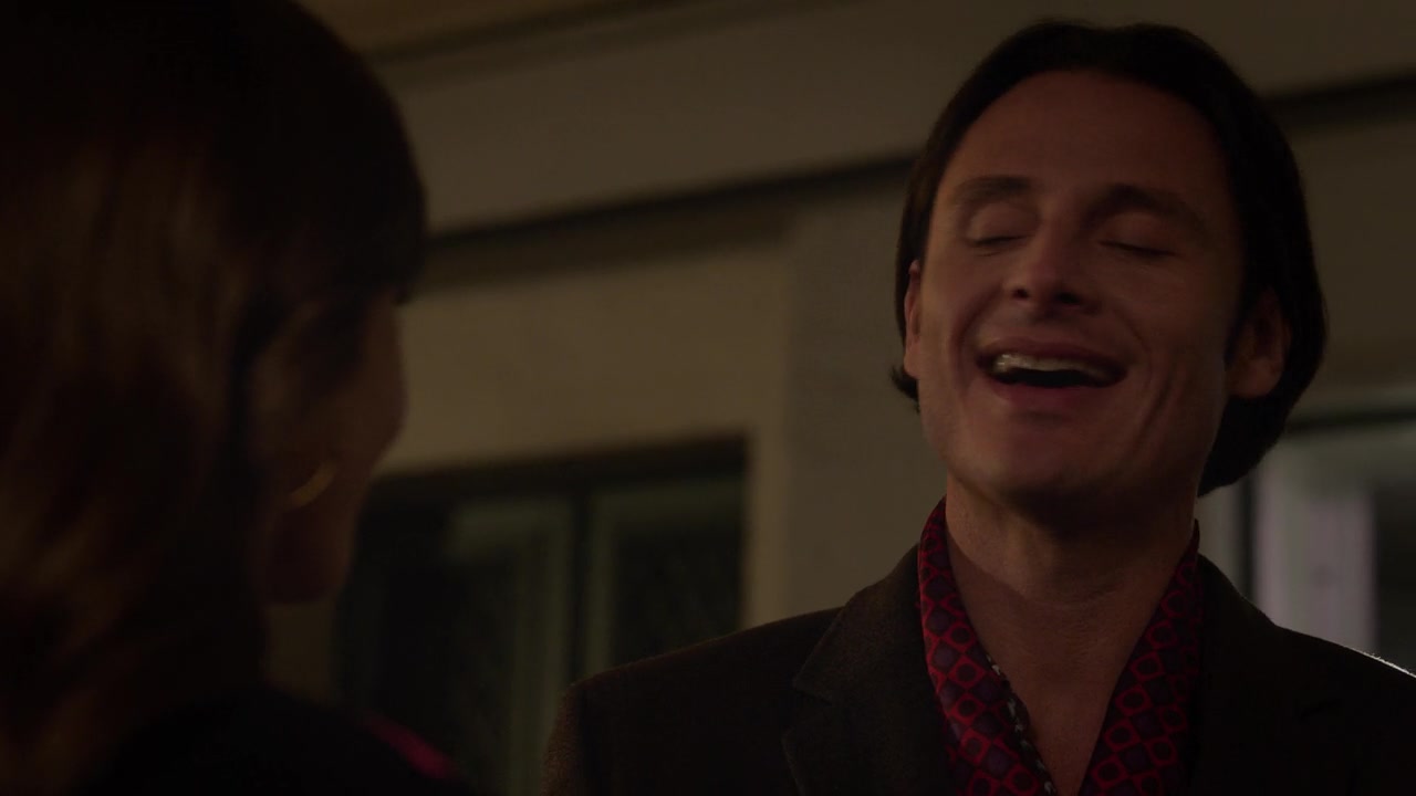 Emily_in_Paris_S01E09_An_American_Auction_in_Paris_720p_NF_WEB-DL_DDP5_1_x264-BTN_0404.jpg